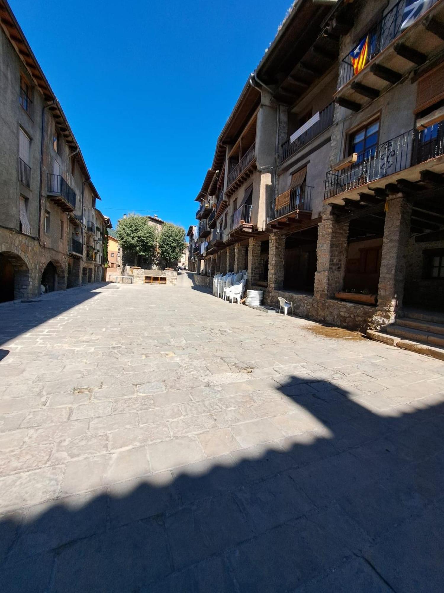 Pis Turistic De 170 M2 A La Placa Porxada De Bagá Kültér fotó
